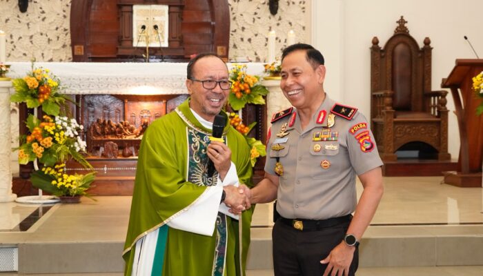 Minggu Kasih di Gereja Santa Maria Mataram, Wakapolda NTB Ajak Keluarga dan Tokoh Agama Pelihara Kamtibmas