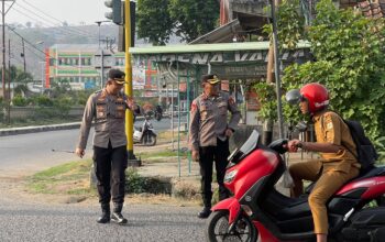 Kapolres Bima Kota Turun Langsung Atur Lalu Lintas Pagi, Pastikan Arus Kendaraan Lancar