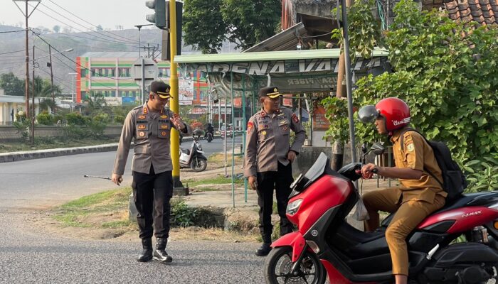 Kapolres Bima Kota Turun Langsung Atur Lalu Lintas Pagi, Pastikan Arus Kendaraan Lancar