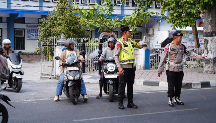 Cegah Kemacetan Pagi, Wakapolda NTB Hadir di Simpang BI Mataram