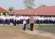 Laksanakan Program “Polisi Peduli Pendidikan” Wakapolres Bima Jadi Irup Bendera di SMPN 3 Woha dan ini Penyampaiannya