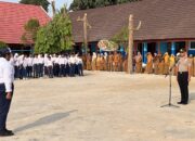 “Polis Peduli Pendidikan” Jadi Irup Bendera di SMPN 1 Madapangga Kapolsek Madapangga Himbau Pelajar Jauhi Narkoba dan Bullying