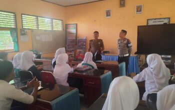 Laksanakan Program “Polisi Peduli Pendidikan”. di SMPN 1 Bolo Polsek Bolo Kenalkan SMA Kemala Bhayangkara dan Pencegahan Bullying serta Narkoba