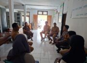 Wujudkan Kondusivitas Desa, Bhabinkamtibmas Polsek Taliwang Gelar Mediasi Warga di Kantor Desa Tamekan