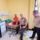 Jenguk Anggota Yang Terluka Saat Pelaksanaan Tugas, Kapolres Bima: Pastikan Penanganan Medis Hingga Sembuh Total