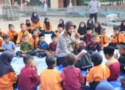 Implementasi “Polisi Peduli Pendidikan”, Kapolres Sumbawa Sapa dan Salurkan Bantuan Peralatan Sekolah untuk Siswa SDN Omo
