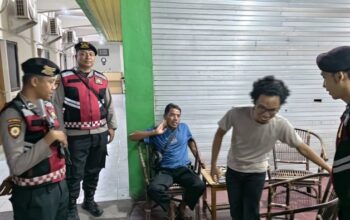 Patroli Malam di Kelurahan Dalem, Polisi Ajak Warga Waspadai Potensi Kejahatan